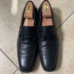 Men’s black Size 9 Ferragamo buckle driver/loafer